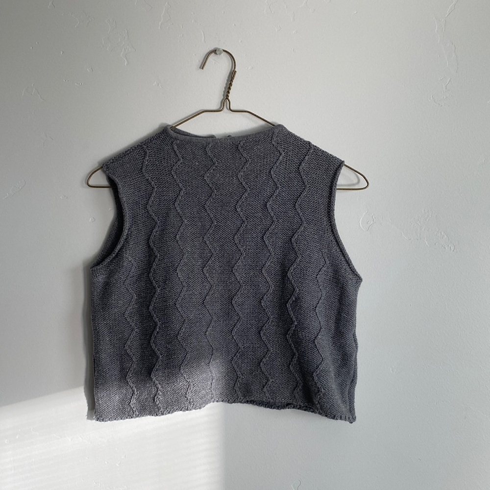 Gray vest/top